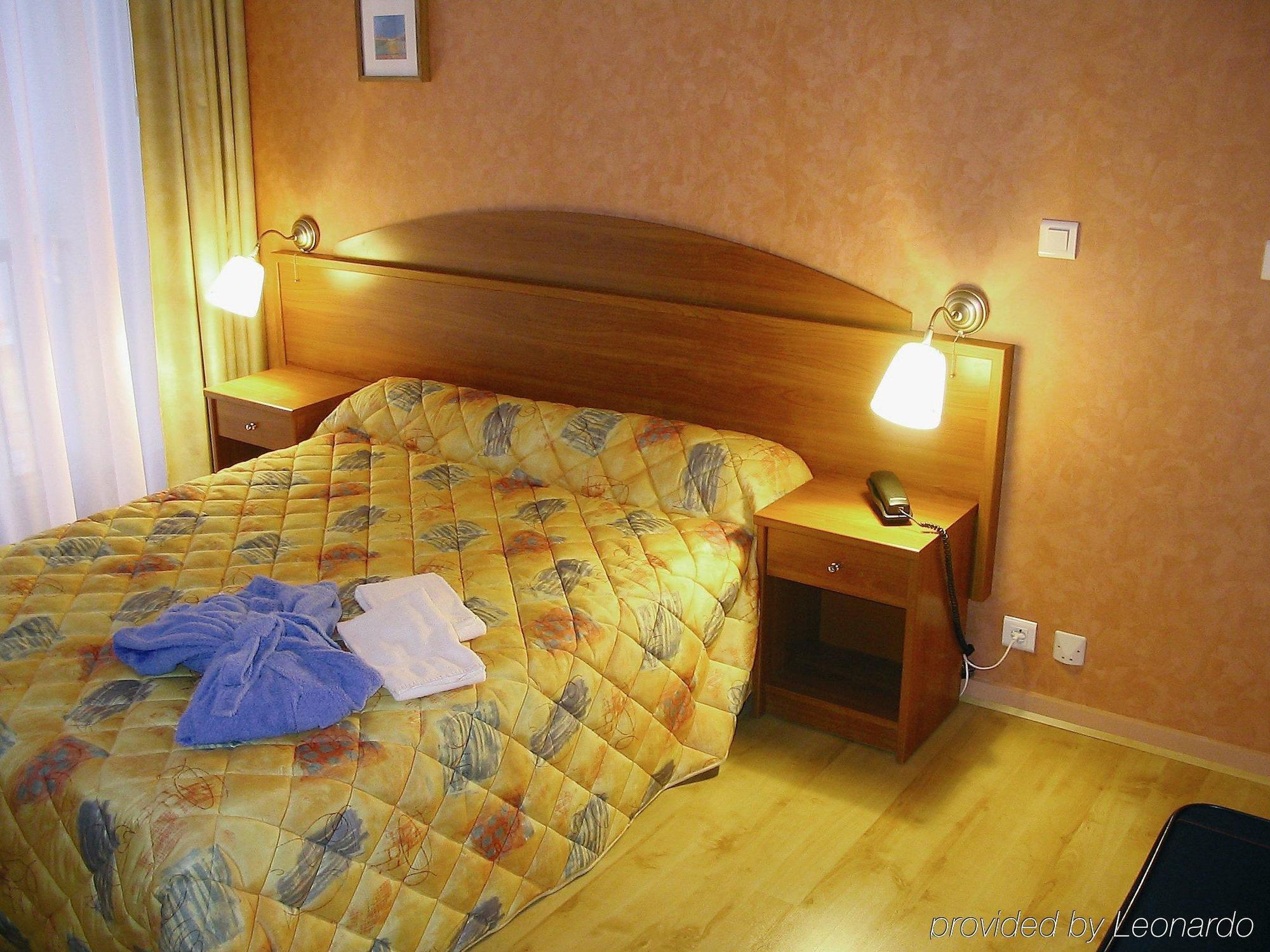 Brit Hotel Du Ban Chaudes-Aigues Exteriör bild