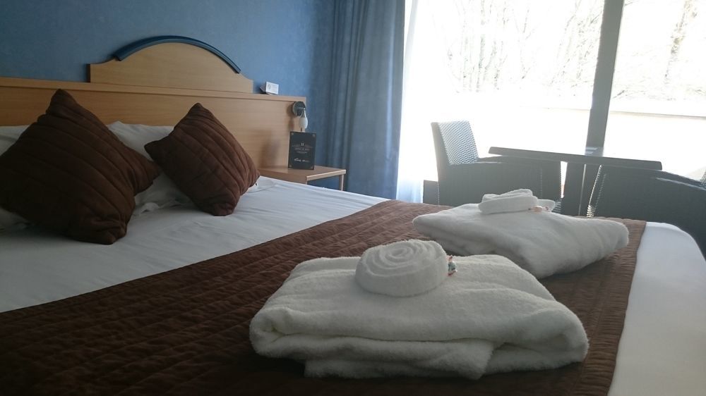 Brit Hotel Du Ban Chaudes-Aigues Exteriör bild